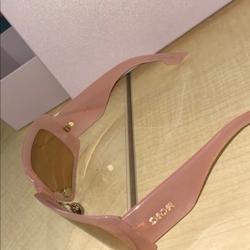 Dior so light2